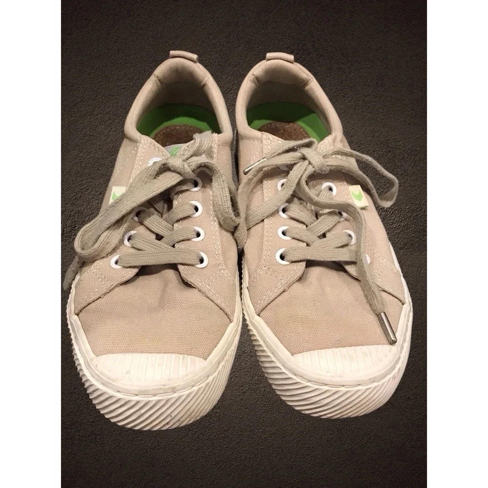 Cariuma OCA Pantone Beige Tan Womens Size 8 Canvas Skater Sneakers Shoes‎ Low